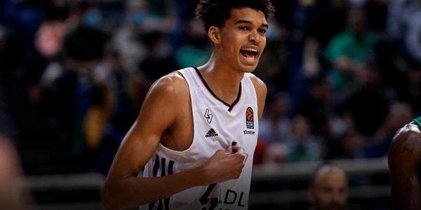 8868-文班亚马宣布不出战世界杯 马刺收获佳人一心一意