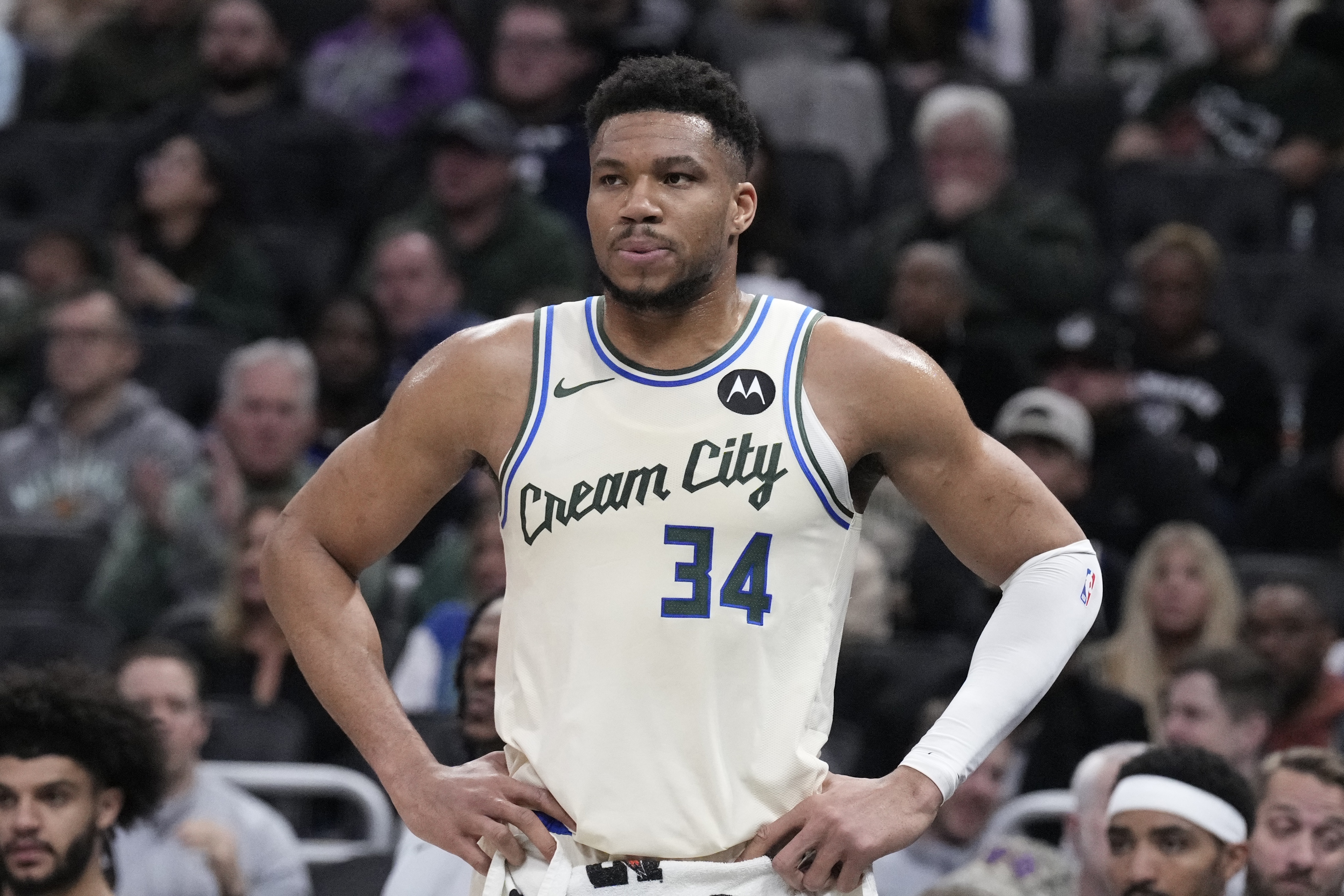 8868官网-字母哥虽好但并不适合火箭!送出申京小贾&强力替补值得吗?