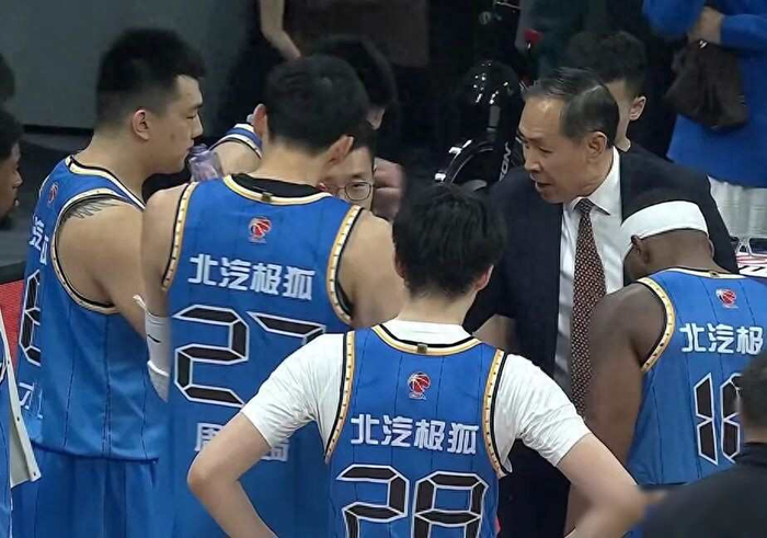 8868-北京队眼下处境尴尬,外援换人风波不断,李楠禁赛将满|安东尼·戴维斯|斯宾塞-丁威迪|斯宾塞·丁维迪|北京首钢|曾凡博_新浪体育_新浪新闻